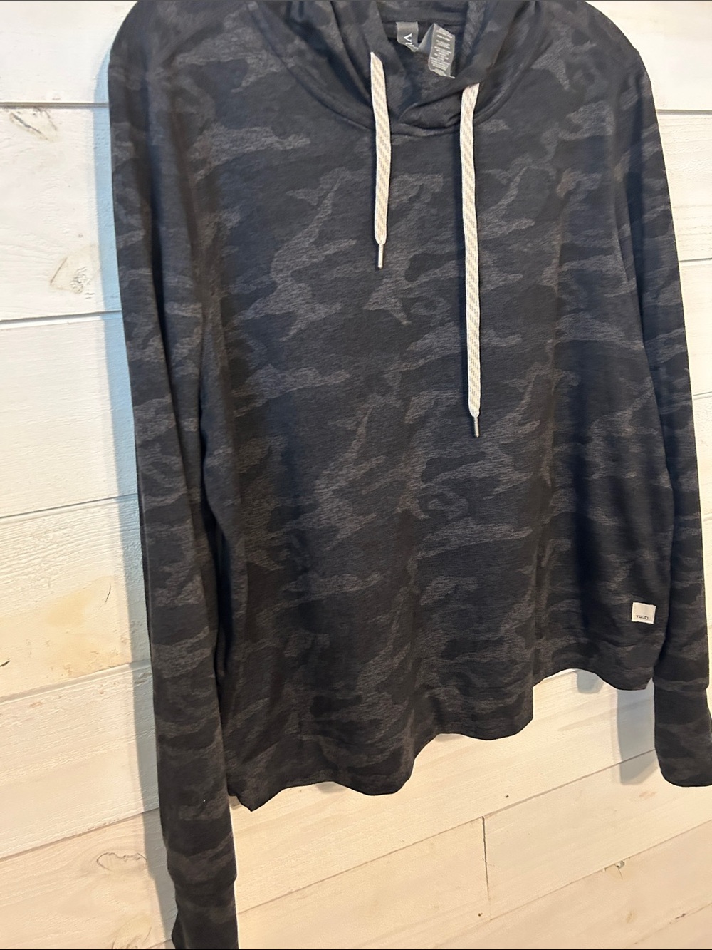Vuori Lightweight Camo Hooded Pullover Shirt - Gray - Picture 4 of 5